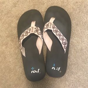 GUC Reef Flip Flops - Size 10